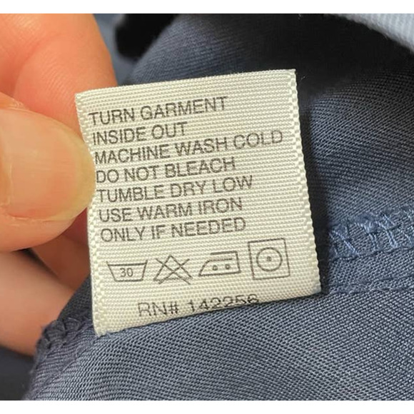 FIGS Women’s Size Medium Threads For Threads Blue Scrub Top 1 Pocket V-neck - Picture 5 of 7